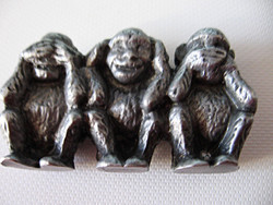 Három bölcs majom fémből