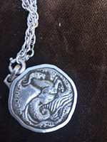 KÜLÖNLEGES"Monte e Martini" család címerével, ezüst medál lánccal