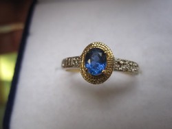 Tömör arany gyűrű álomszép kék zafír és 2 gyémánt kővel