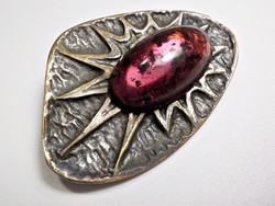 Iparművész kitűző, bross lila üveg kővel díszítve