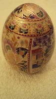Dúsan festett kínai porcelán tojás,osztott felületű,kézi aranyozásos kontúrral.