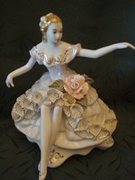 Gyönyörű  hibátlan csipkés porcelán balerina  figura  szobor  számozott