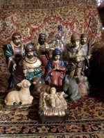 Különlegesen nagyméretű , porcelán Betlehemi figurák , nagyon szép színekkel .