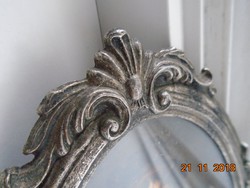 Antik ezüstözött ovális képkeret régi nyomattal-19x14 cm