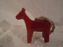 Karácsonyfadísz - sötétpiros - porcelán lovacska 7 x 7 x 2,5 cm