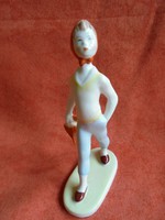 Aquincumi porcelán esernyős kislány figura
