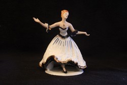 Arpo román porcelán táncosnő figura