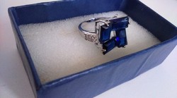 Gyönyörű  kék köves ezüst gyűrű 