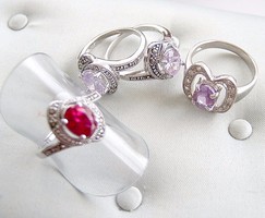 Ezüst gyűrűk  Rubint és Ametiszt kővel, csillogó Svájci markazitokkal