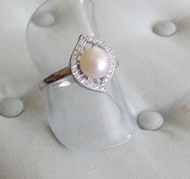 Tenyésztett igazgyöngy gyűrű, fehér színű .7 -es USA méret Sterling ezüst