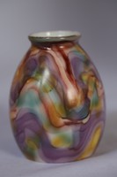 Zsolnay váza, egymásbafolyó vidám színes dekorral