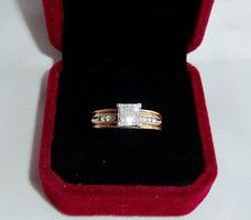 14k gyémánt gyűrű 0,30 princess csiszolású brillekkel 