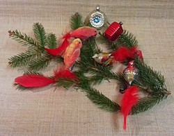Régi üveg madár karácsonyfadísz 4-db+2-db régi beszívott és egy piros kocka egyben eladó