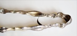 Ezüst cukorfogó antik bécsi  ezüstjellel . Magassága ca. 4,5 cm és hossza ca. 1