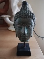 bronz Buddha fej fa talpon