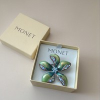 Monet márkájú tűzzománc bross