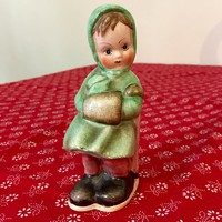 Bodrogkeresztúri fázós kislány kézmelegítőben porcelán figura nipp