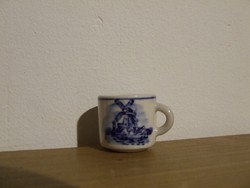 Kisméretű  vitrindísz, babaház, baba kellék:  régi mini  porcelán holland mintás pohár