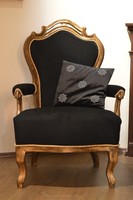 Antik karfás szék - trónszék