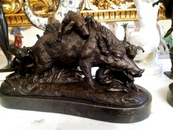 1 Ft-os aukció// Vaddisznóra támadó vadász kutyák - Monumentális bronz szobor