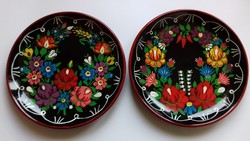 Kalocsai mintás kézi festésű fali tányér pár 