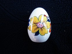 Virágos kézzel festett Aquincumi tojás