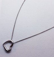 Szív alakú ezüst medál és nyaklánc