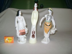 Porcelán nő figura, nipp - három darab