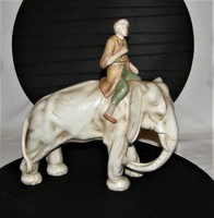 Elefánt és hajtója antik Royal Dux biszkvit porcelán 