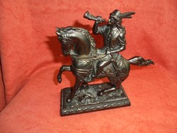 Bronz lovas szobor
