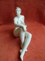 Hollóházi porcelán ülő női akt figura