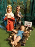 Régebbi Betlehembe való figurák , valamilyen műanyagból . 13 cm magasak .