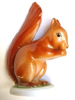 KP...Kispest Porcelán, kedves mókus, éppen eszik...
