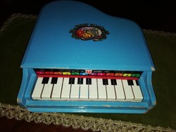 Fa játék zongora