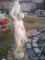 Kétkorsós nő nagy kerti szobor