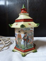 Porcelán pagoda lámpa jelzett