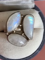 Gyönyörű ezüst gyűrű holdkővel ékítve 18mm 
