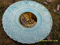 Antik majolika tányér női portré jelenettel