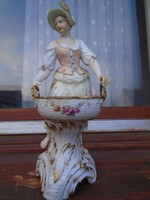 Antik  KPM  Berlin porcelán hölgy kosárral  24  cm
