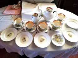 Vitrin állapotú Lomonosov porcelán reggeliző készlet, capuccinós, kávés és süteményes készlet