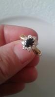 Elegáns fekete köves arany gyűrű