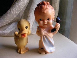 2 db régi csipogó sípoló gumi játék - Kis kacsa és telefonáló kislány törülközővel