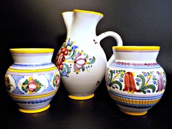 Modra kézzel festett majolika kancsó és váza páros 