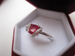 Fenséges, arisztokratikus gyűrű természetes rubin