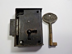 Régi jelzett Csepel bútor zár kulccsal vagy varrógép zár 