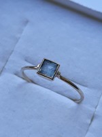 Különleges finom kék köves arany gyűrű