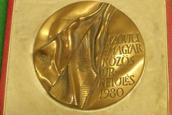 Asszonyi Tamás: Szovjet- magyar közös űrrepülés 1980 bronz plakett