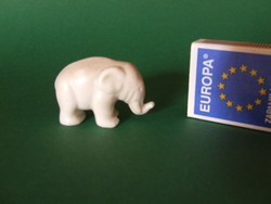 Régi mini, miniatűr biszkvit porcelán elefánt figura