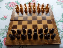 Nagyméretű sakk készlet faragott díszítéssel