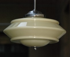 Art deco  -  Bauhaus menyezeti lámpa, különleges formájú, vajszínű​ búra  -  felújítva